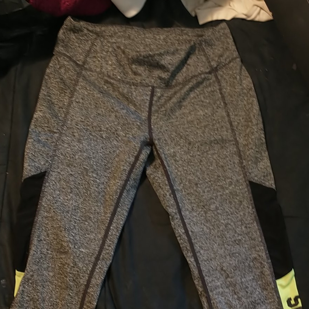 Athletic leggings